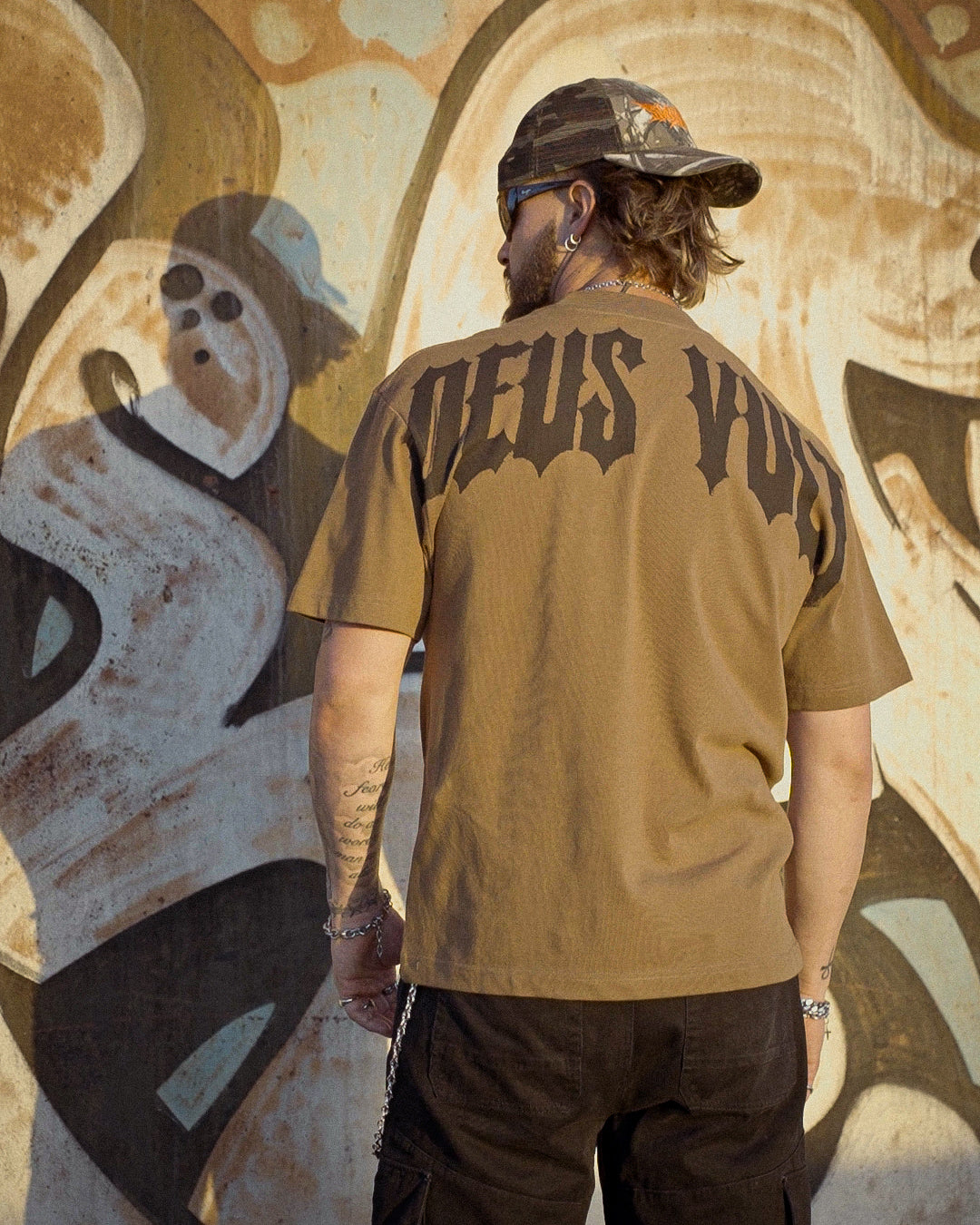 DEUS VULT - TAN 499 - PREMIUM T-SHIRT