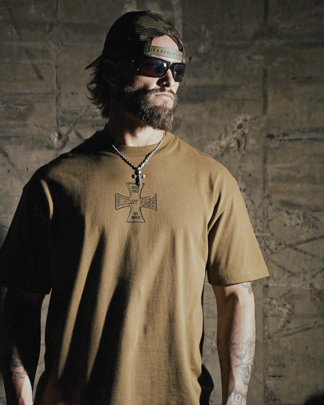 DEUS VULT - TAN 499 - PREMIUM T-SHIRT