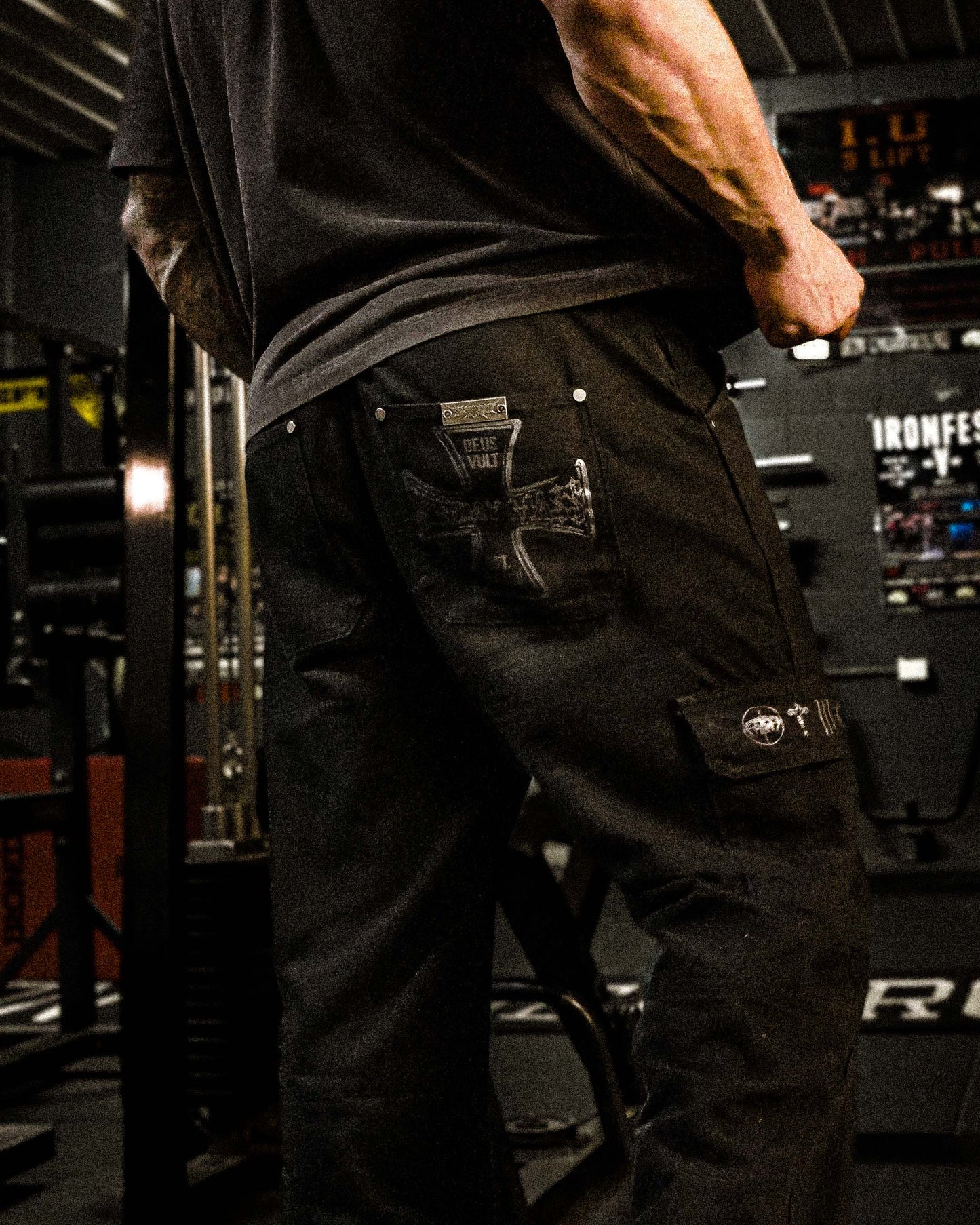 INSIGNIA CARGO JEANS